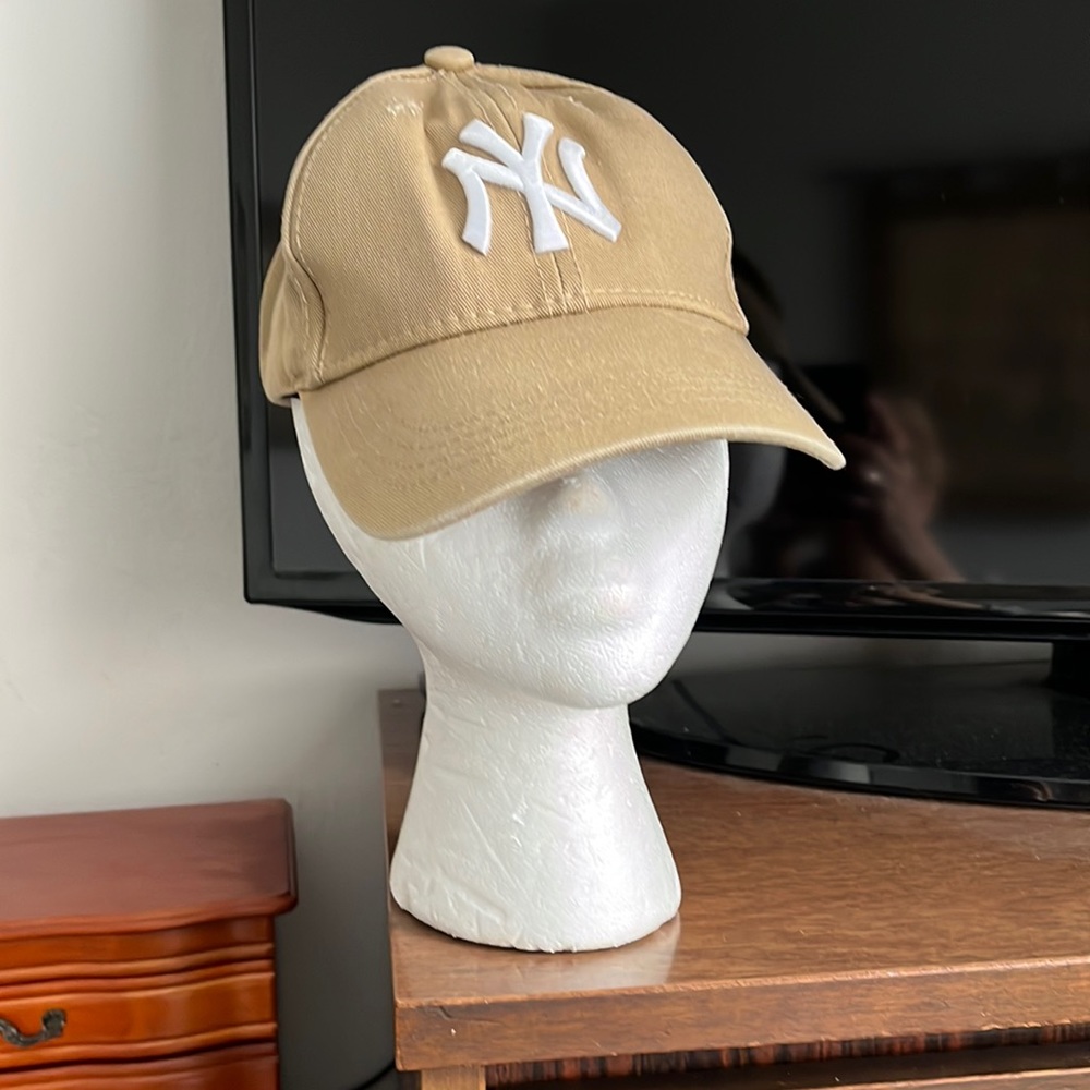 New York Yankees baseball hat.